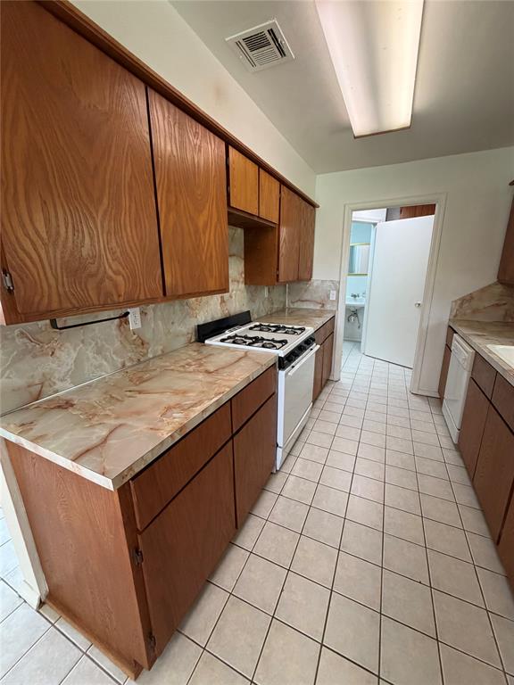 8700 S Westminster Road Property Photo 9