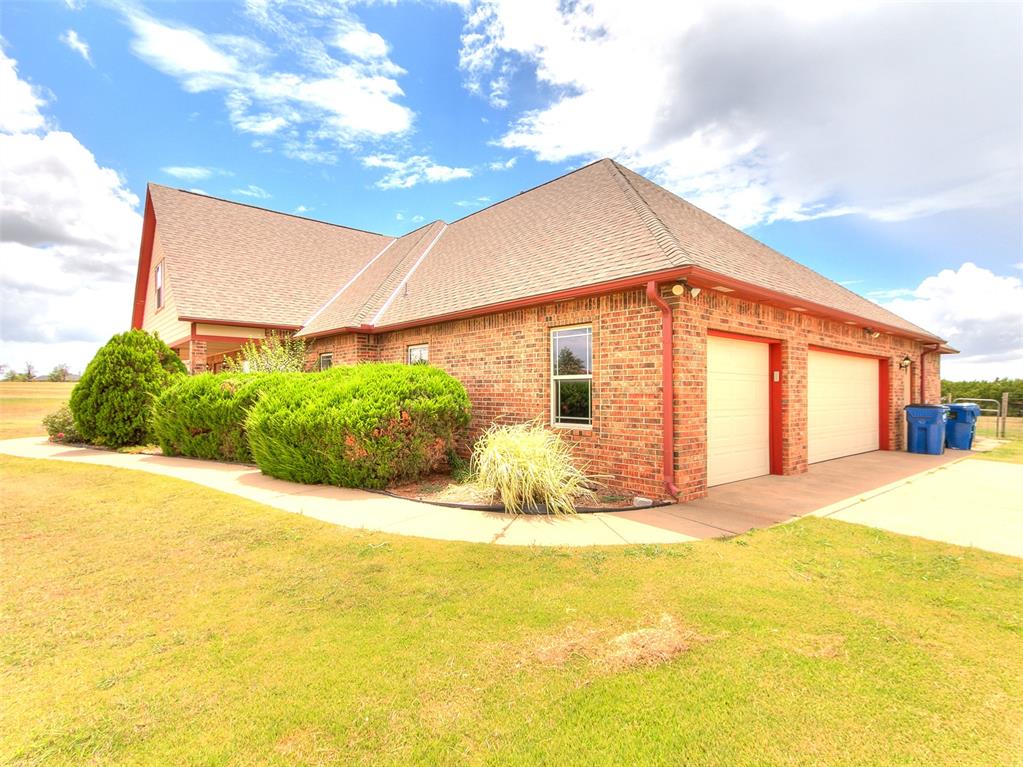 7421 High Meadows Lane Property Photo 4
