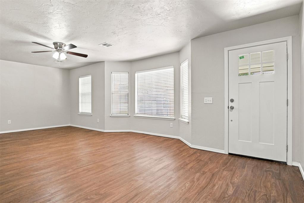 5517 Timber Lane Property Photo 6