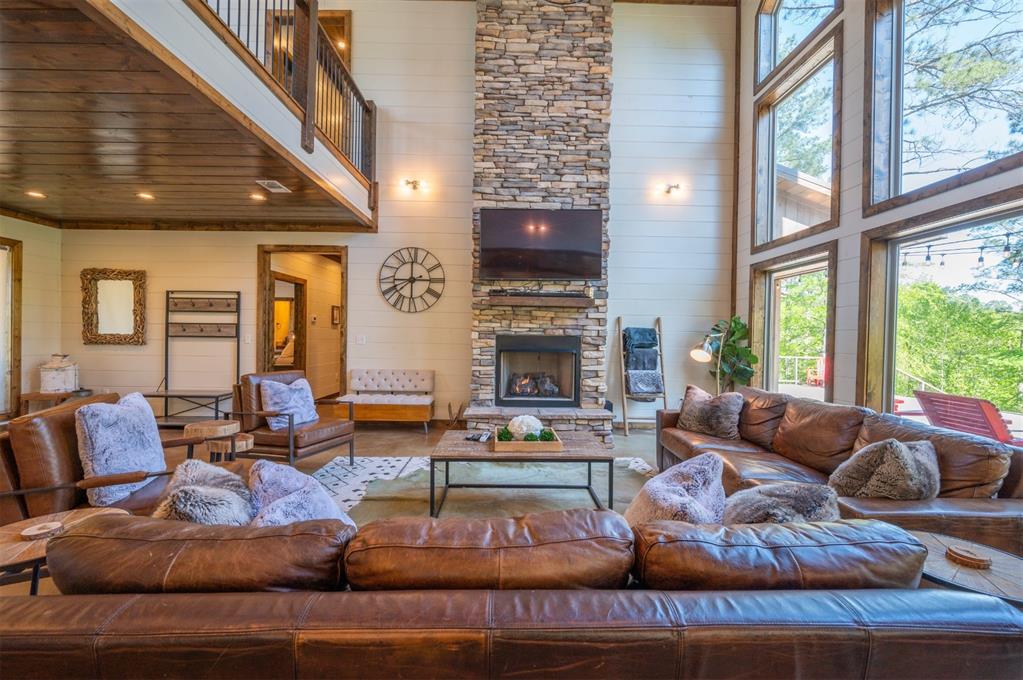 48 Persimmon Leaf Trail Property Photo 7