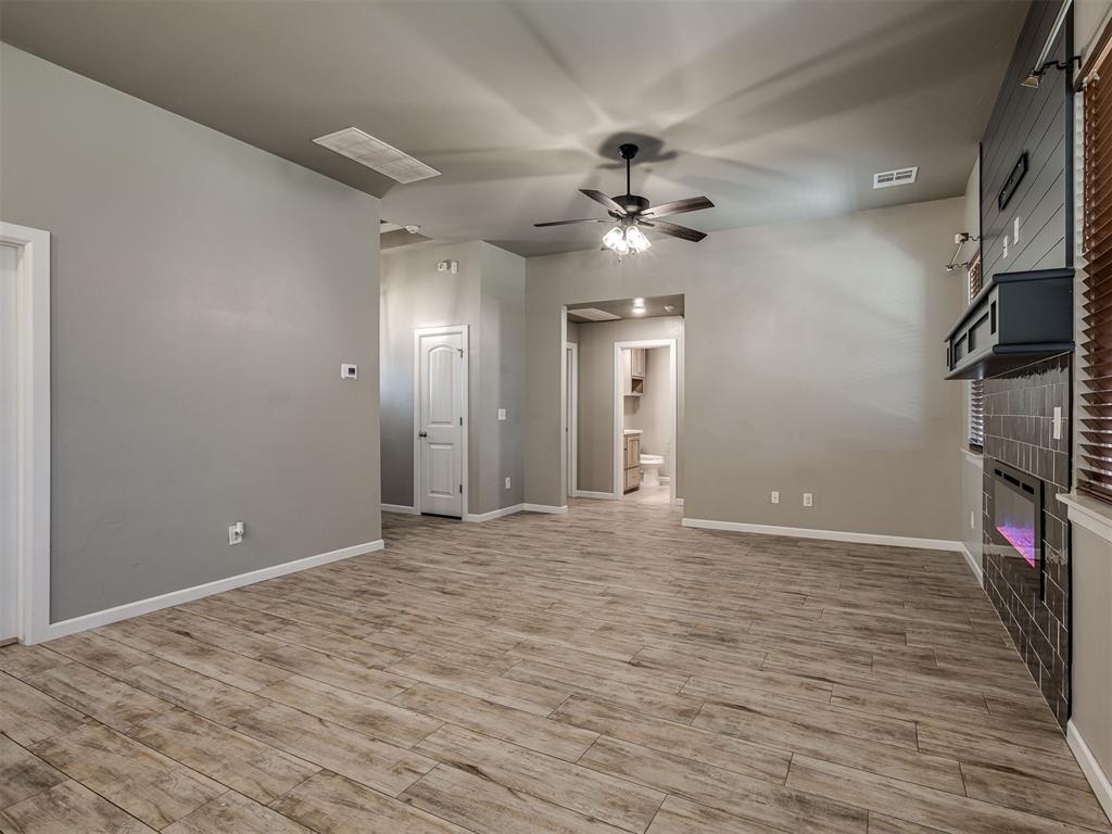 4300 N Westway Avenue Property Photo 6