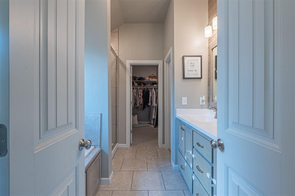 4300 N Westway Avenue Property Photo 19