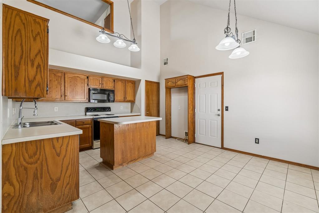 1001 Sw 24th Street Property Photo 10