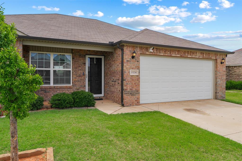13236 Bridgewater Drive Property Photo 3