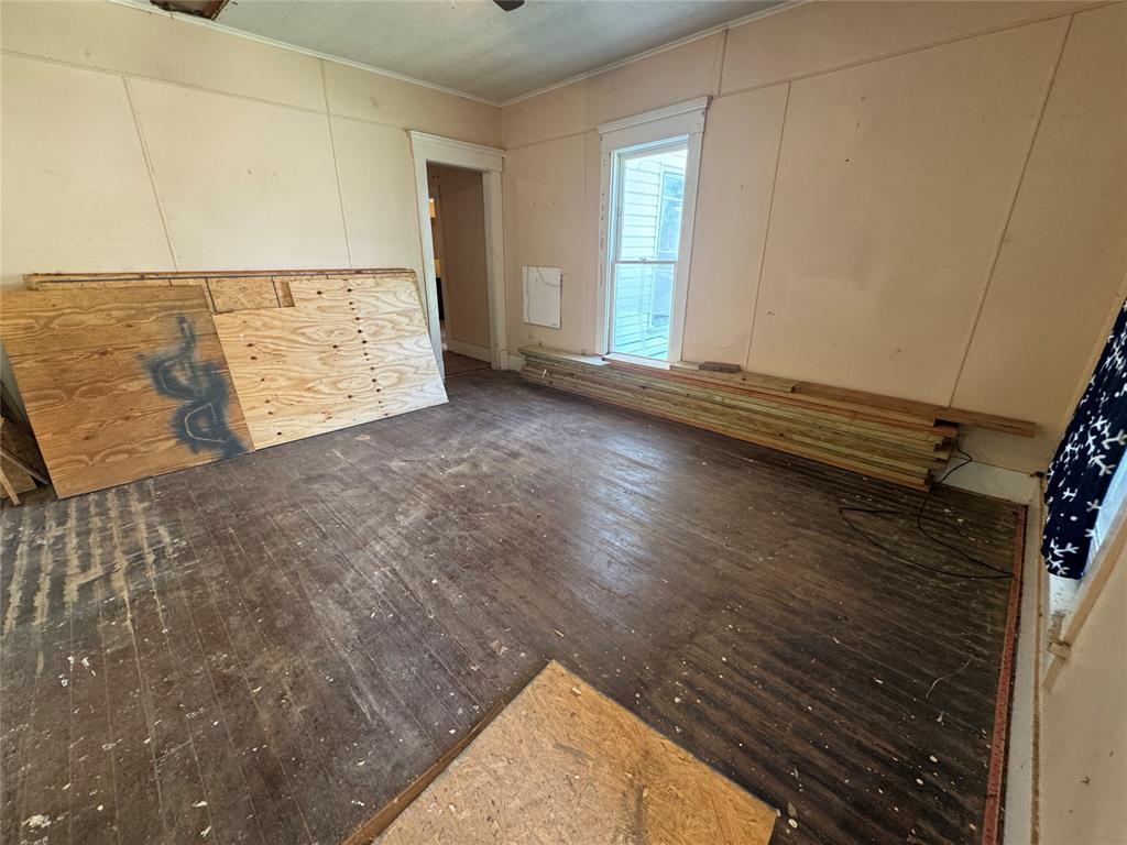 1316 E 9th Street Property Photo 6