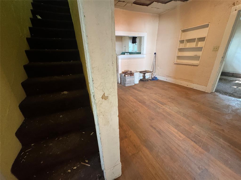1316 E 9th Street Property Photo 9