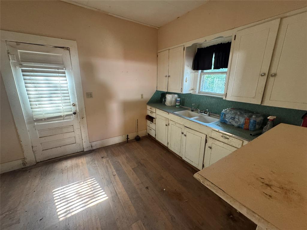 1316 E 9th Street Property Photo 11