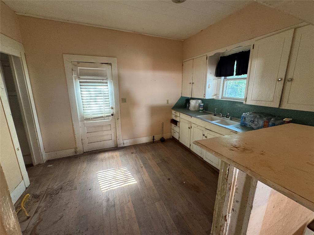 1316 E 9th Street Property Photo 12
