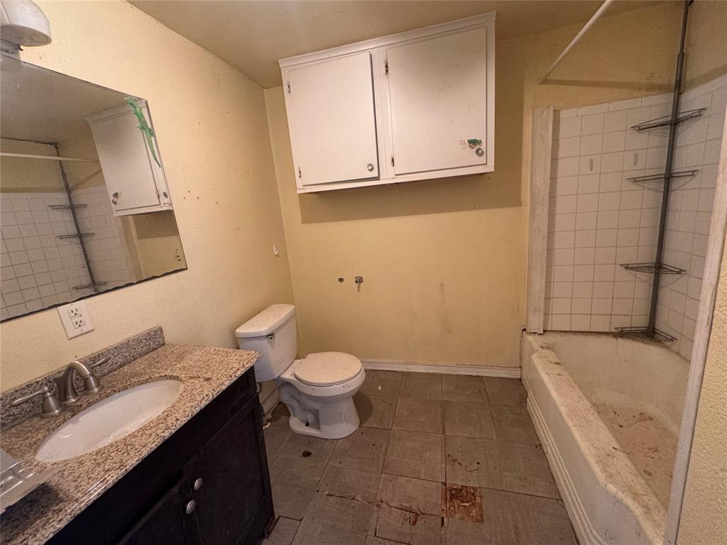 1316 E 9th Street Property Photo 17