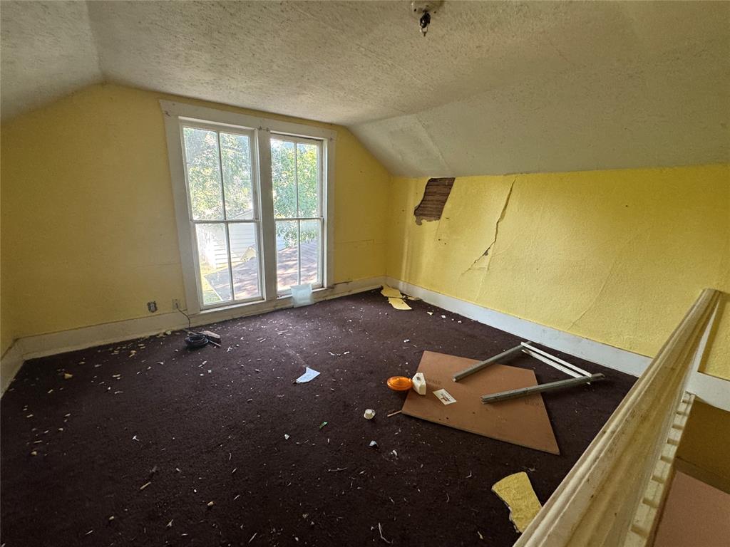 1316 E 9th Street Property Photo 20
