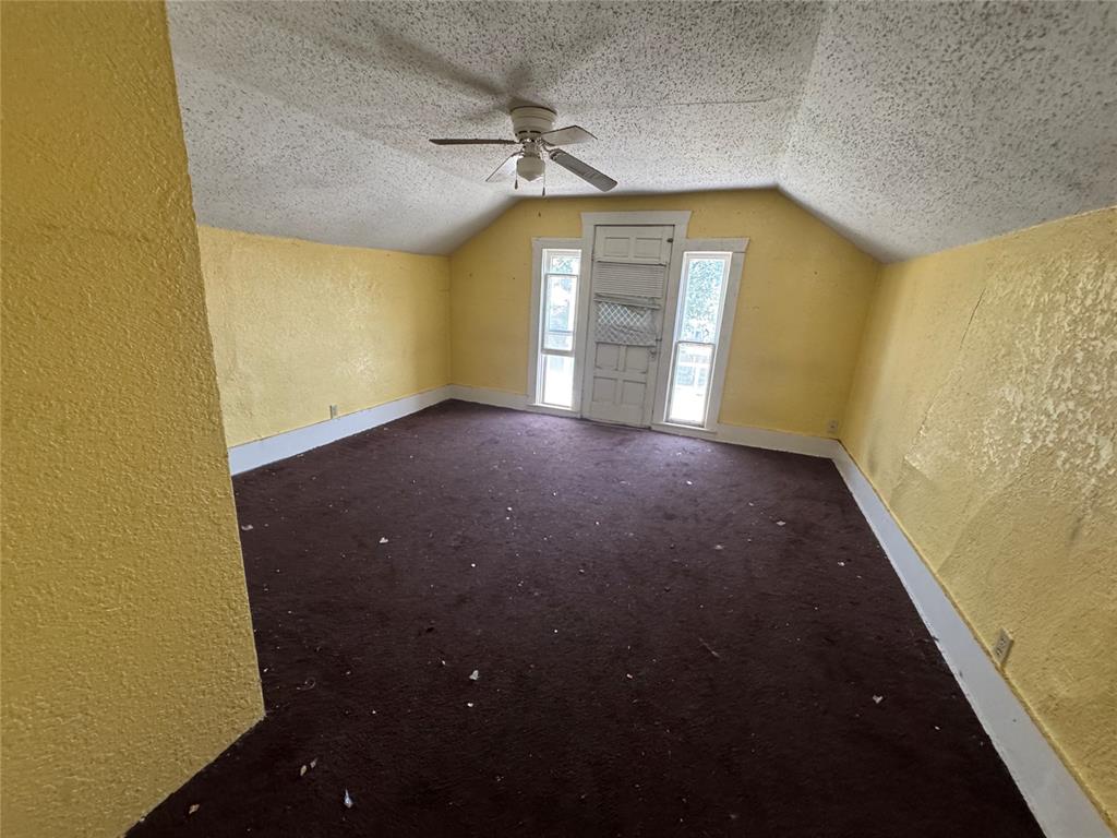 1316 E 9th Street Property Photo 21