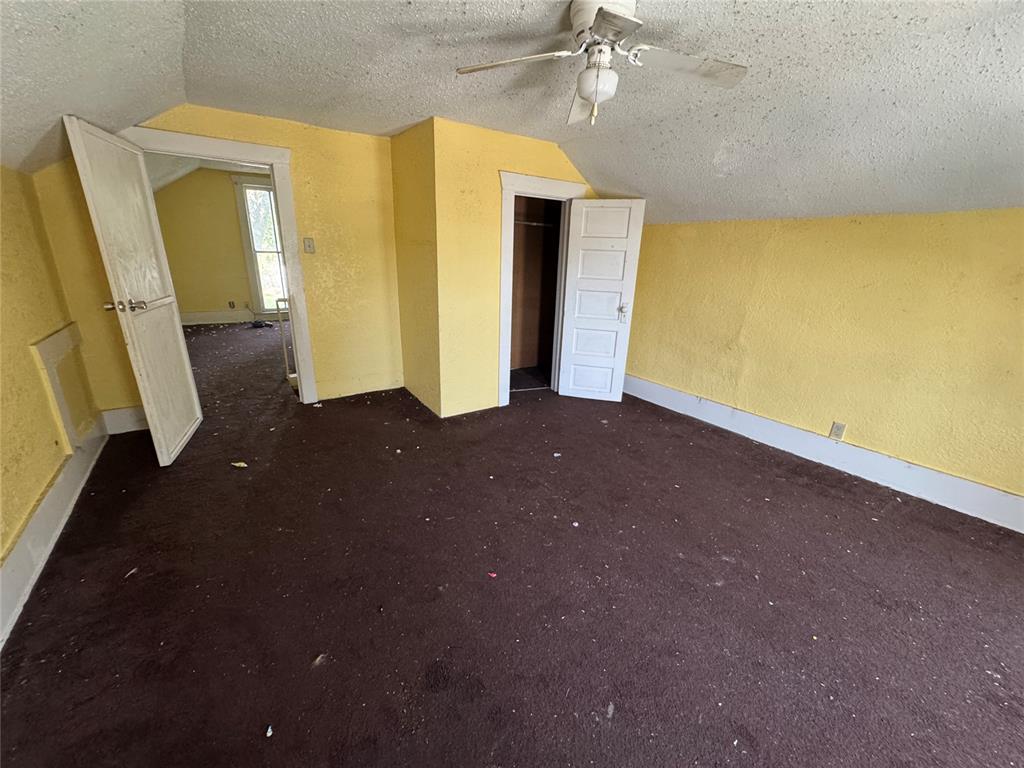 1316 E 9th Street Property Photo 22