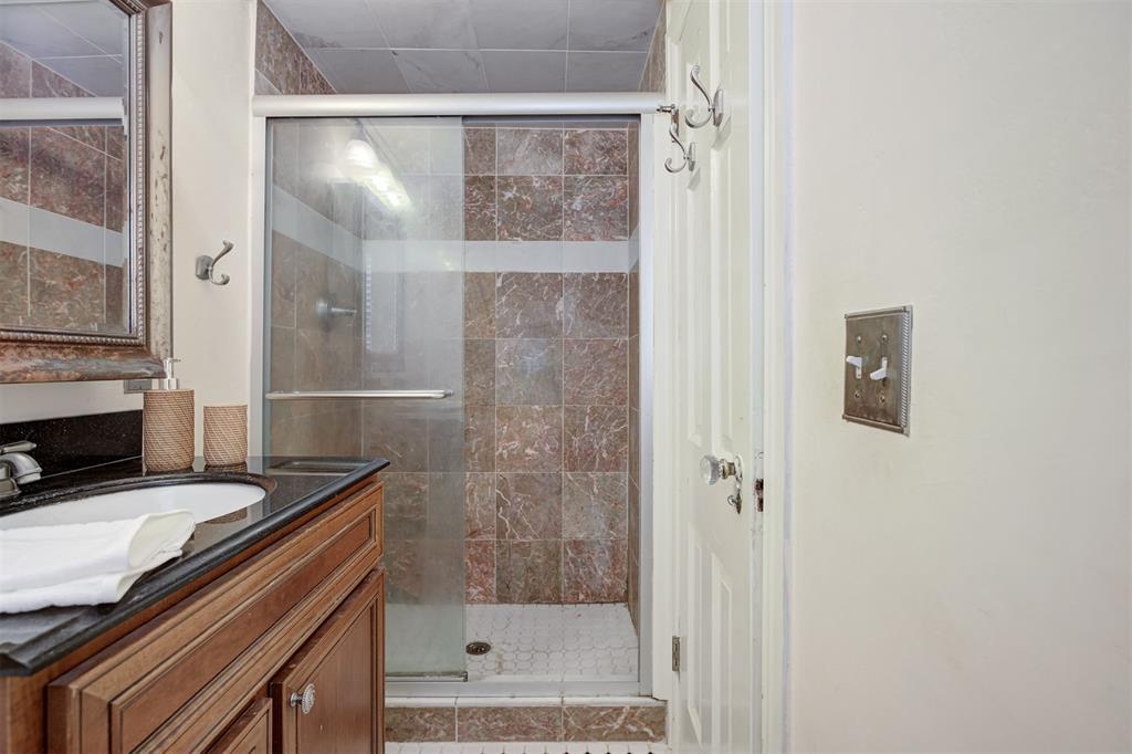 2304 Nw 25th Street Property Photo 32