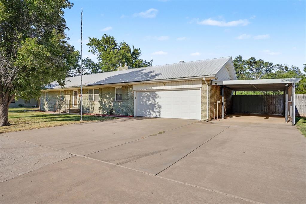 992 Hughes Drive Property Photo 1