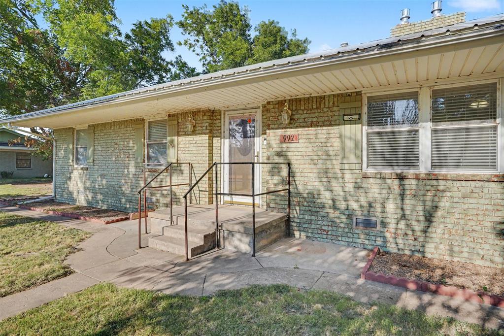 992 Hughes Drive Property Photo 3