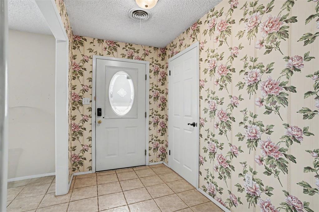 992 Hughes Drive Property Photo 4