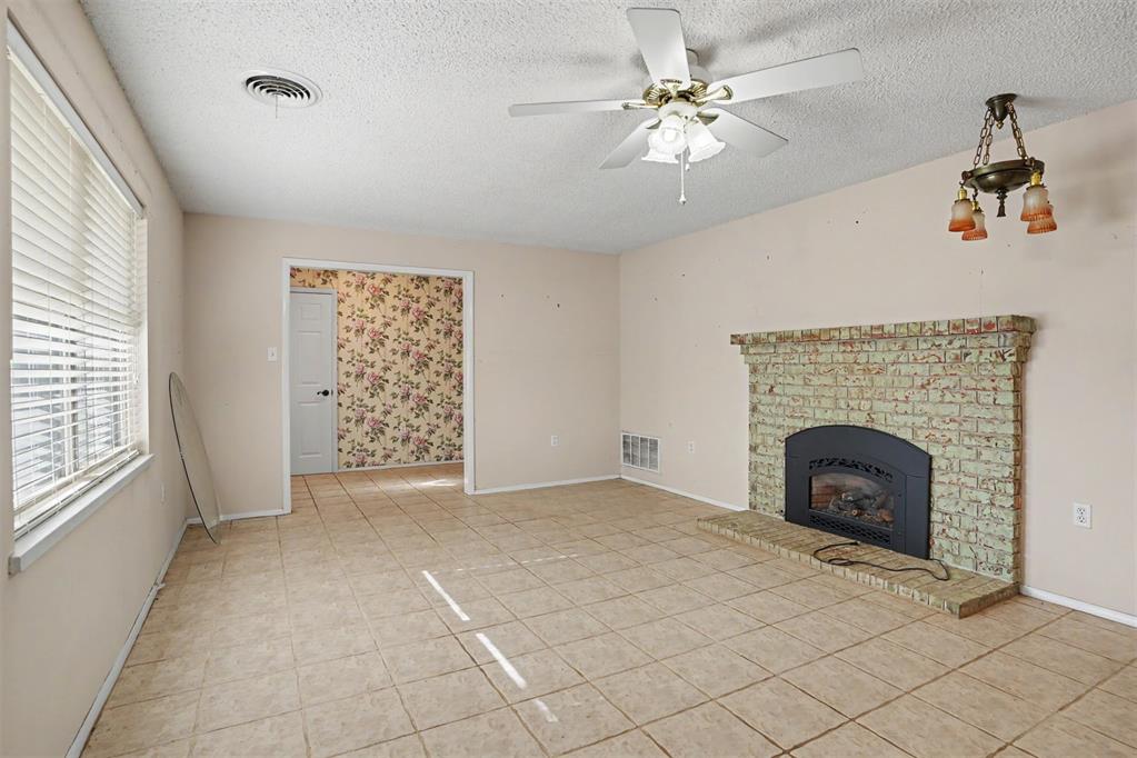 992 Hughes Drive Property Photo 5