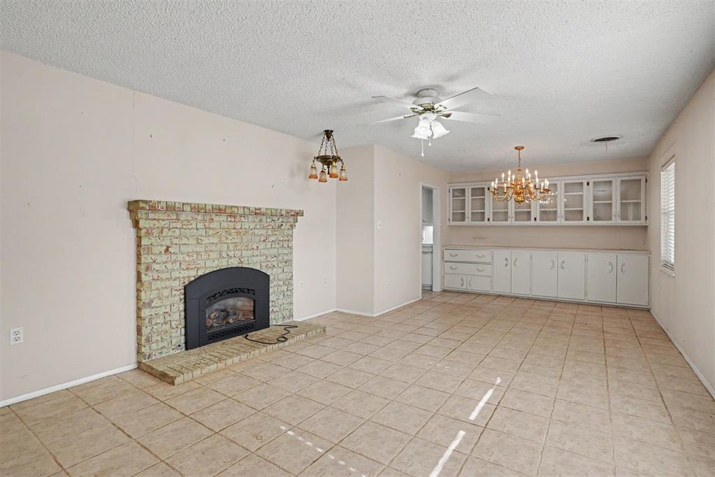 992 Hughes Drive Property Photo 6