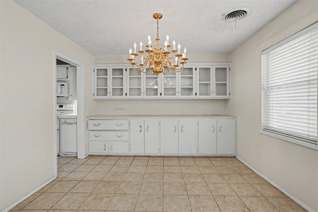 992 Hughes Drive Property Photo 8