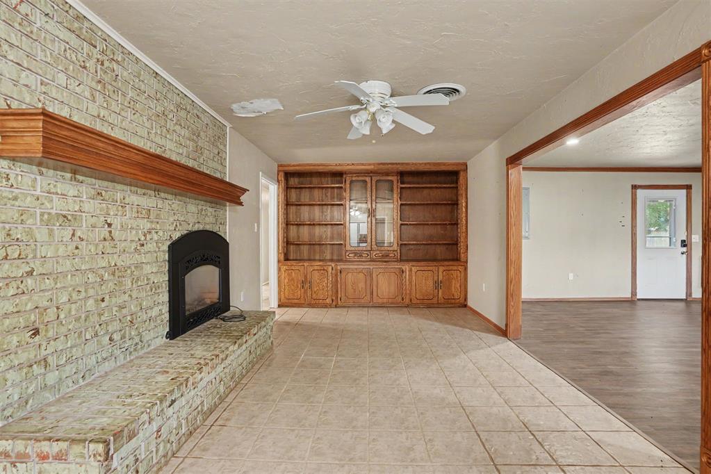 992 Hughes Drive Property Photo 9