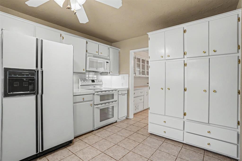 992 Hughes Drive Property Photo 12