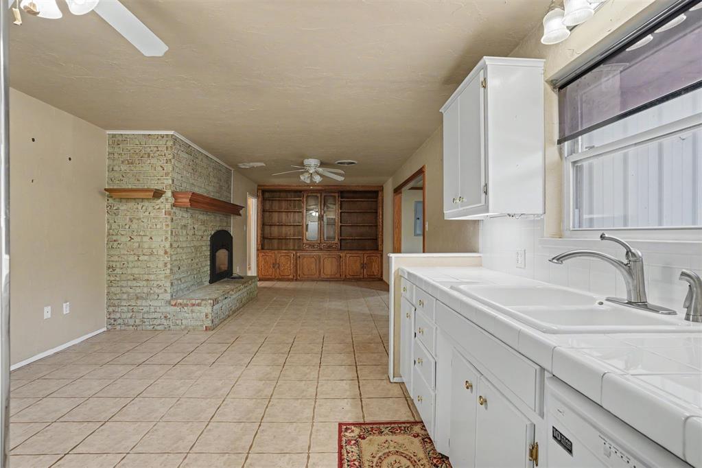 992 Hughes Drive Property Photo 13