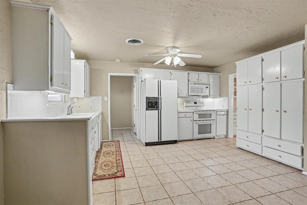 992 Hughes Drive Property Photo 16