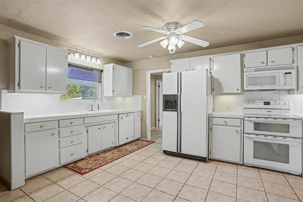 992 Hughes Drive Property Photo 17