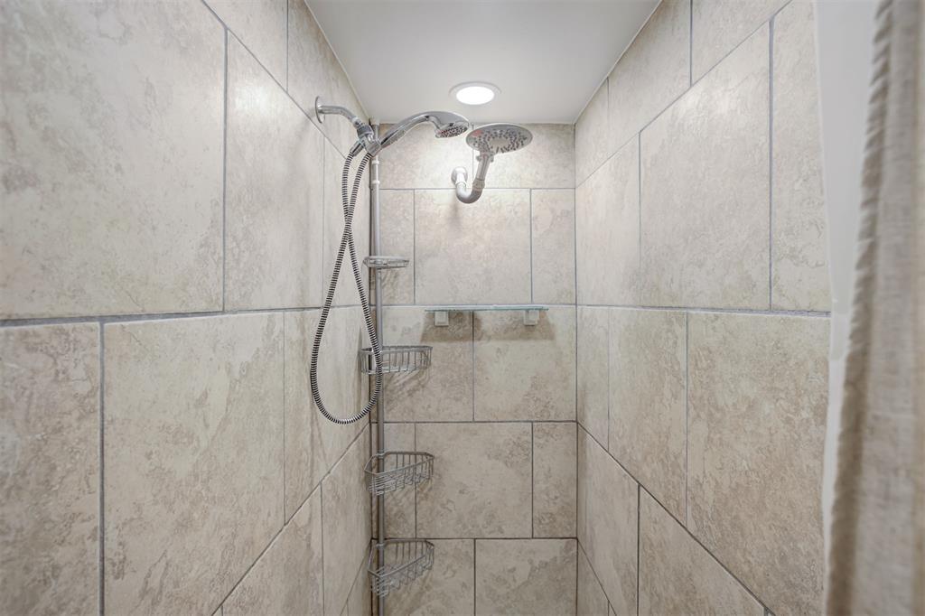 19800 Aaron Drive Property Photo 25