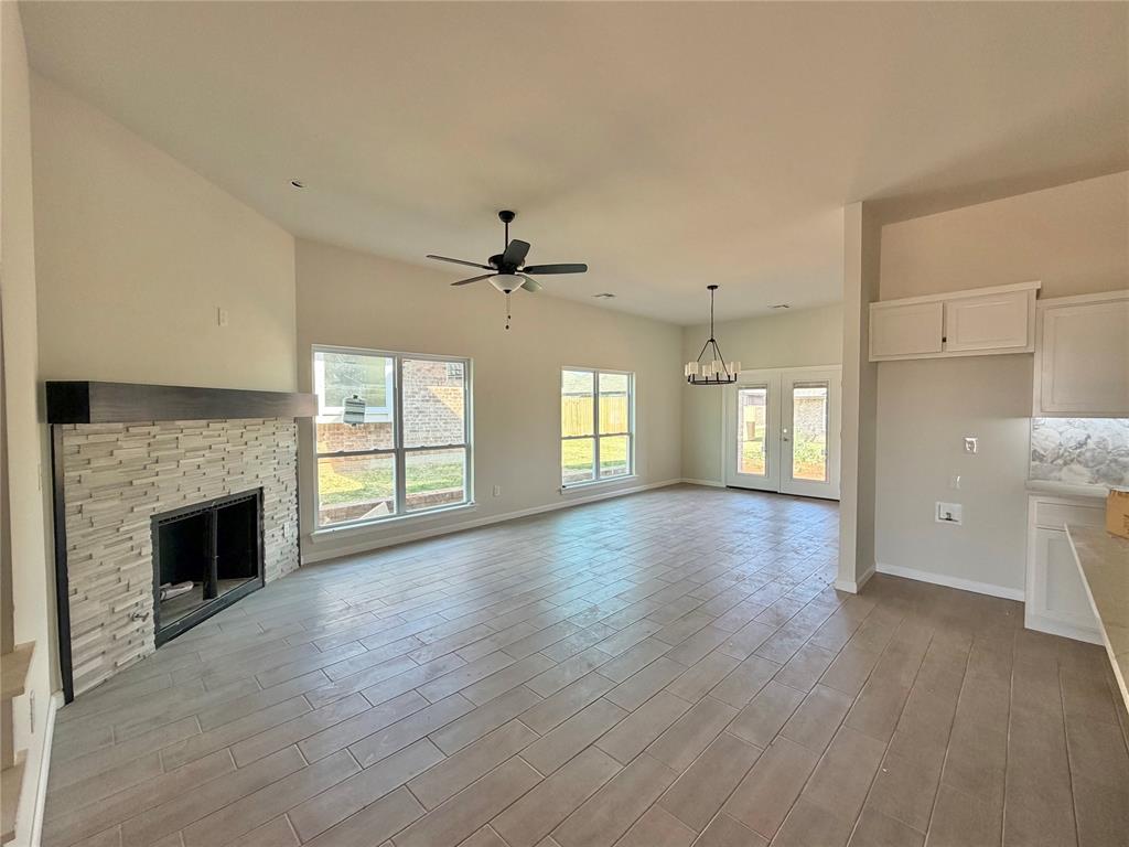 4019 Abingdon Drive Property Photo 3