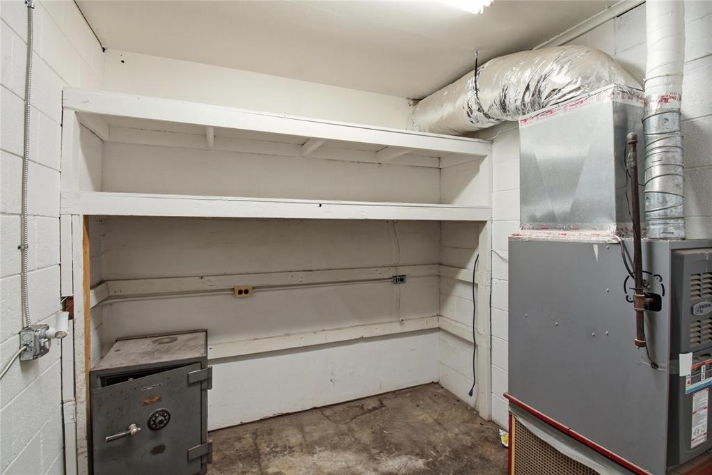 101 W 11th Street Property Photo 19