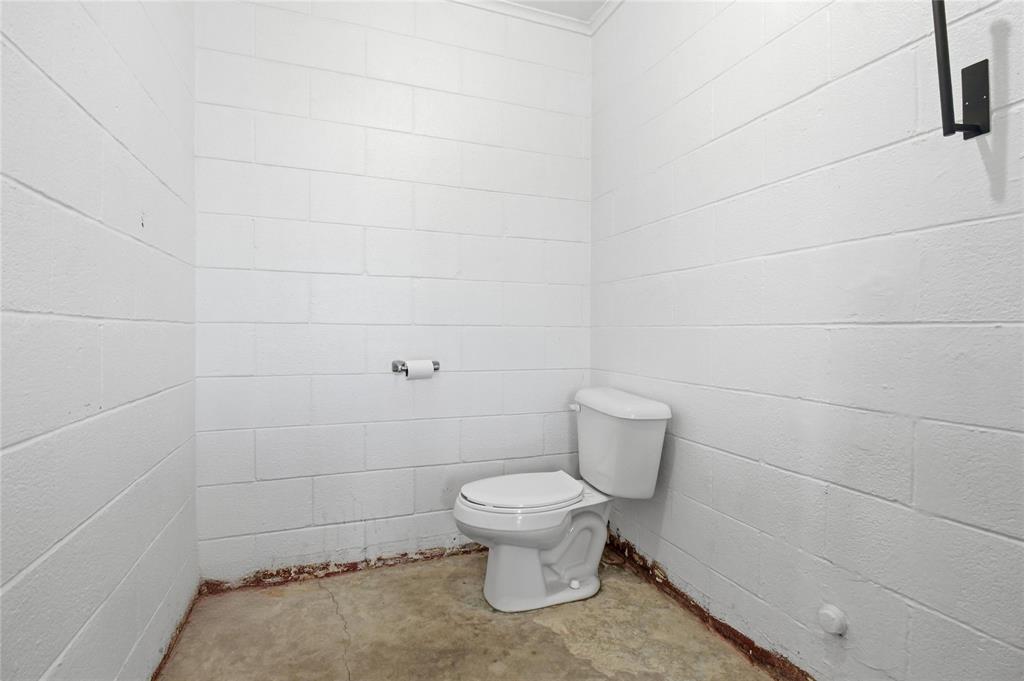 101 W 11th Street Property Photo 20