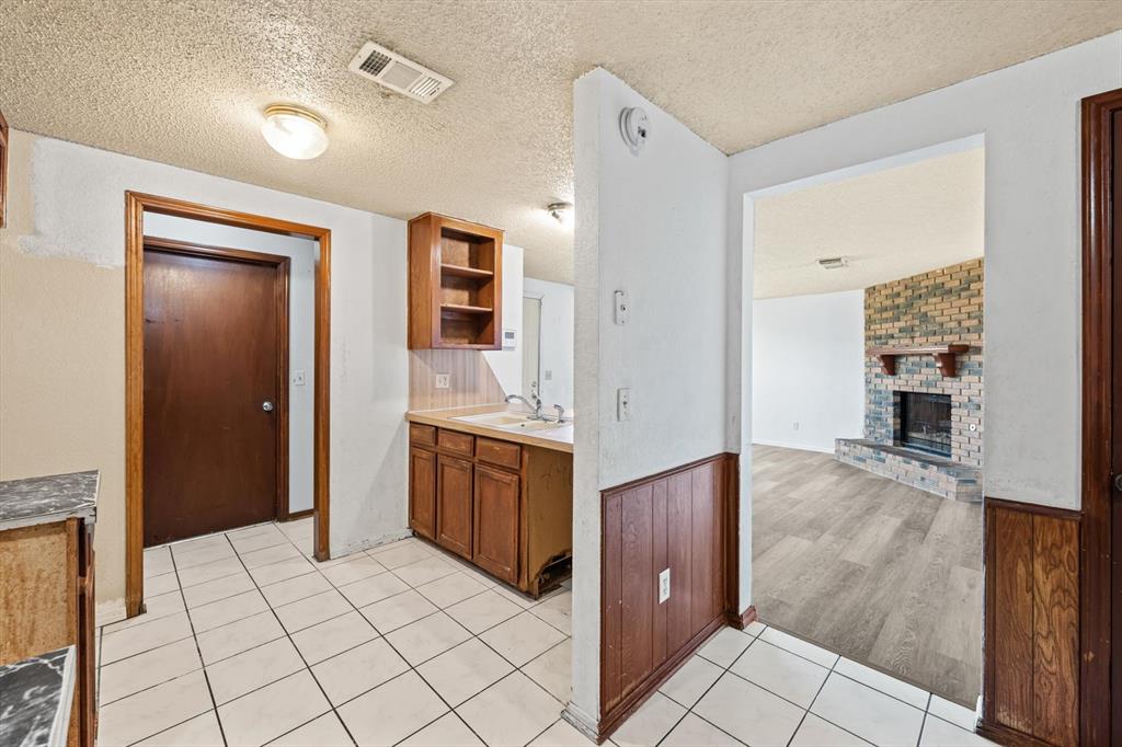 7611 Nw 113th Place Property Photo 11