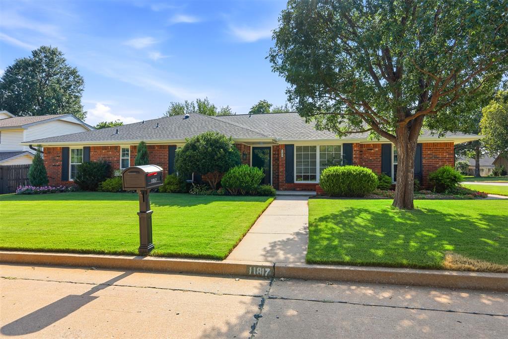 11817 W Edgemont Circle Property Photo 1