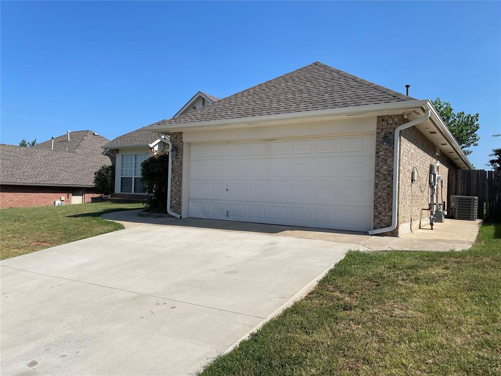 11516 Village Avenue Property Photo 3