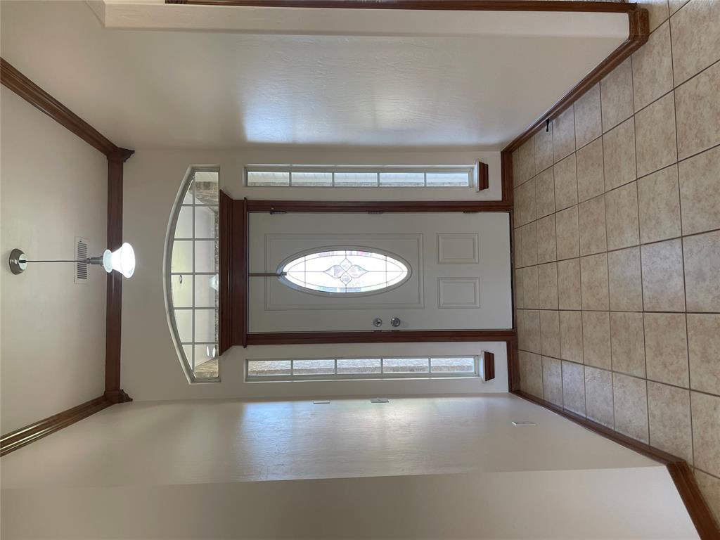 11516 Village Avenue Property Photo 6