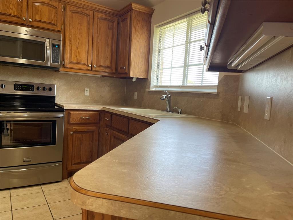 11516 Village Avenue Property Photo 14