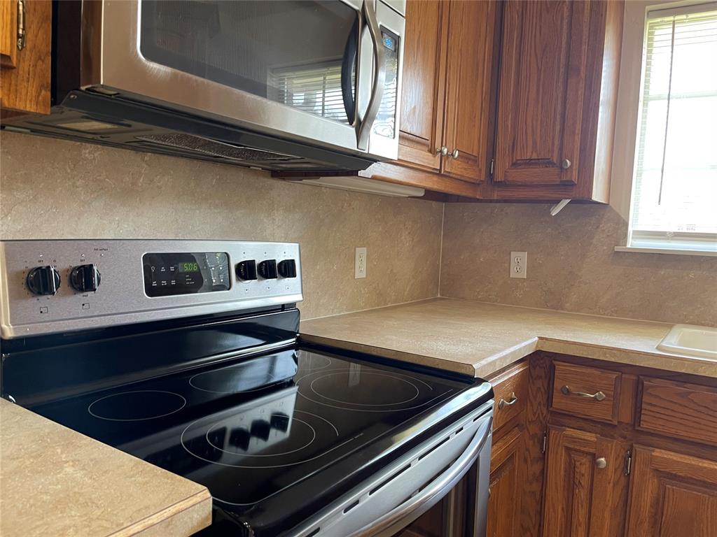 11516 Village Avenue Property Photo 16