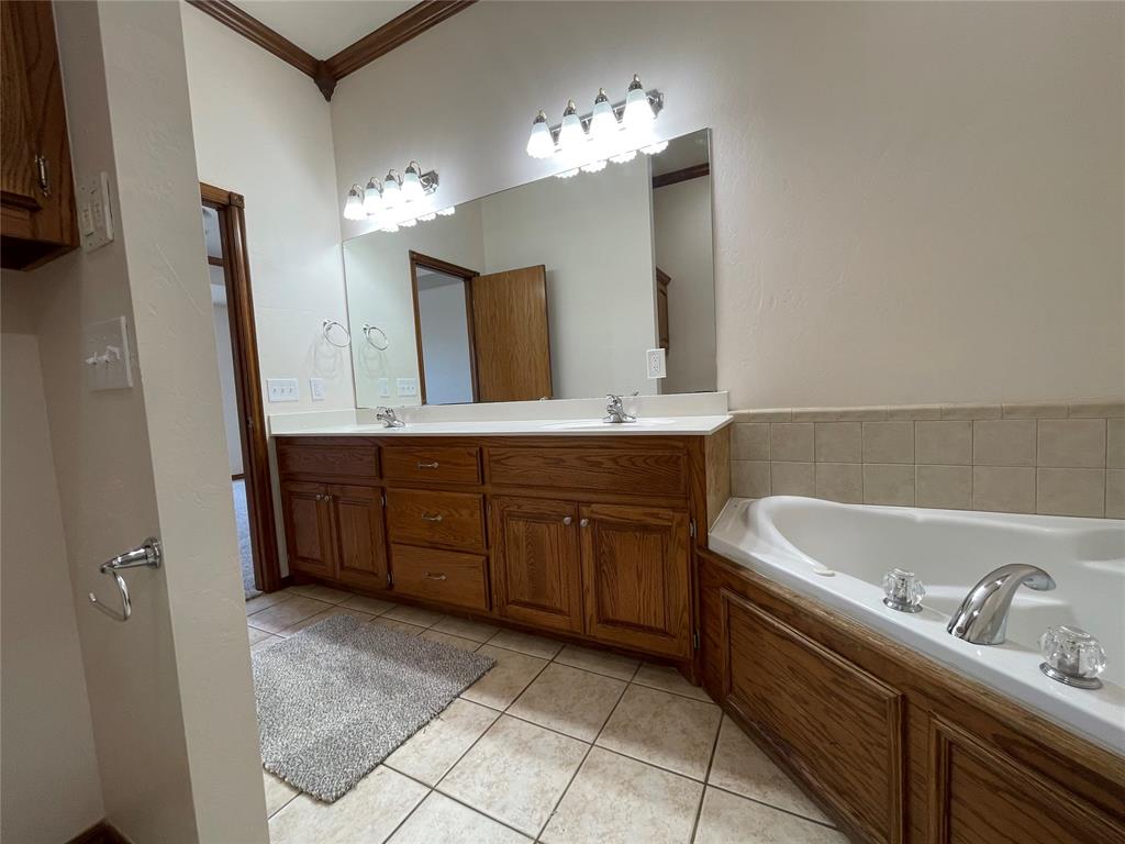 11516 Village Avenue Property Photo 27
