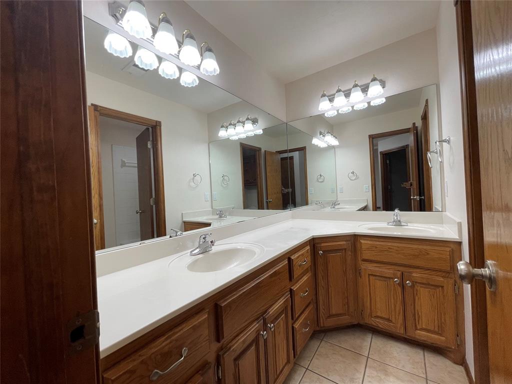 11516 Village Avenue Property Photo 39
