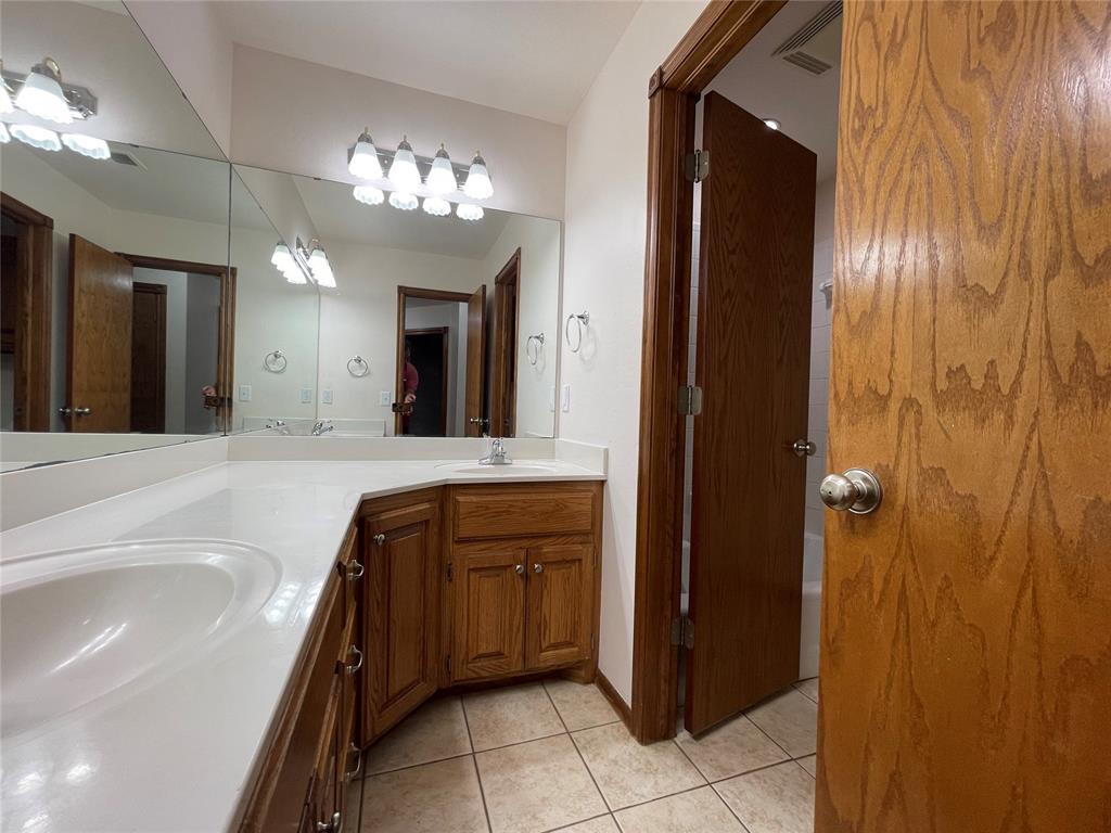 11516 Village Avenue Property Photo 40