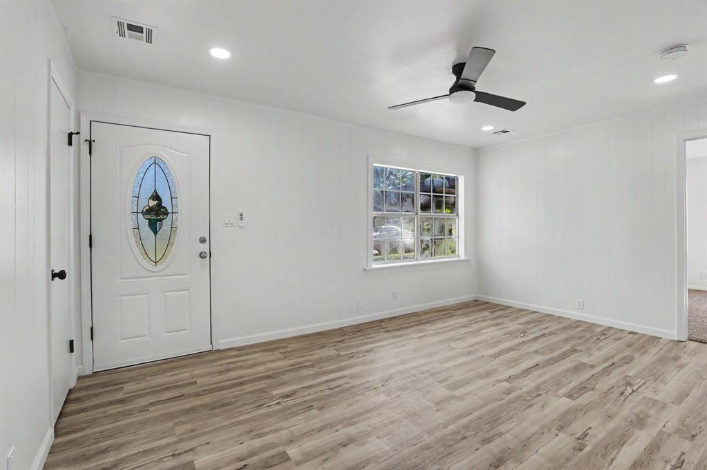 605 Lions Park Place Property Photo 3