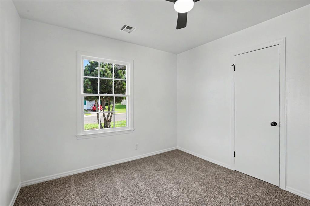 605 Lions Park Place Property Photo 11