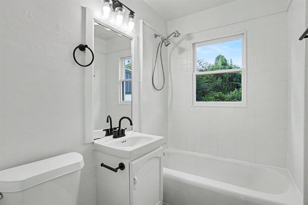 605 Lions Park Place Property Photo 12
