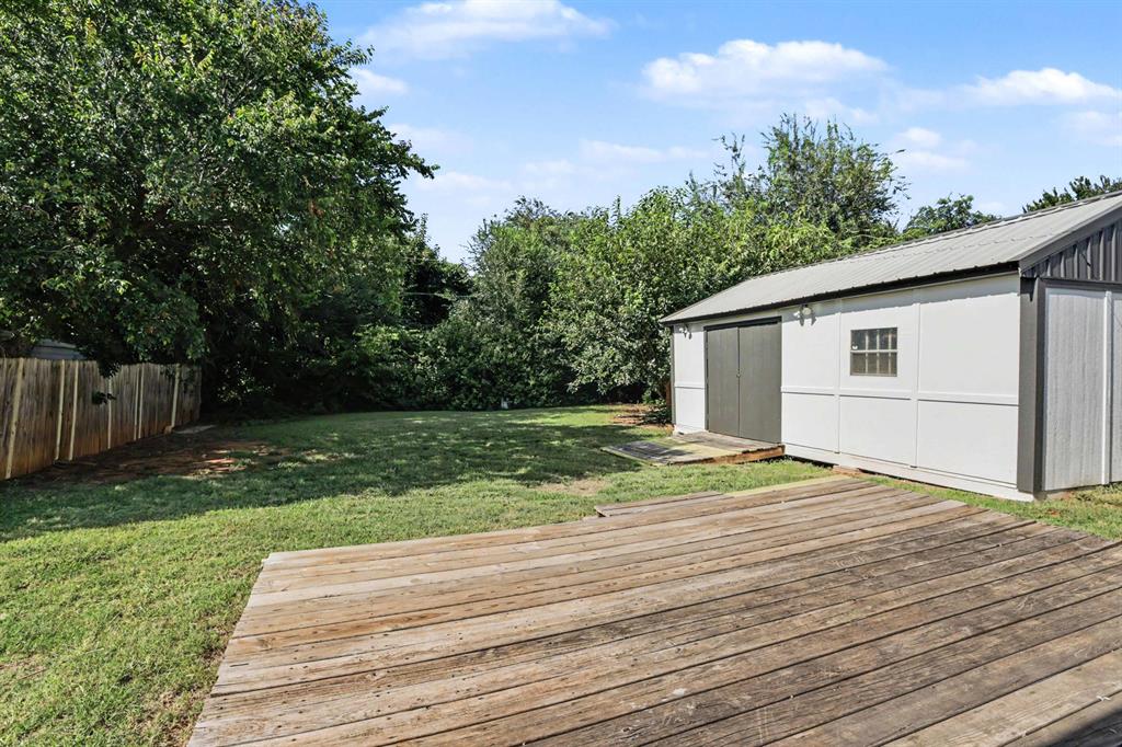 605 Lions Park Place Property Photo 16