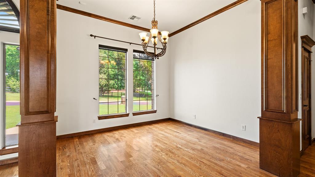 2209 Crestwood Drive Property Photo 11