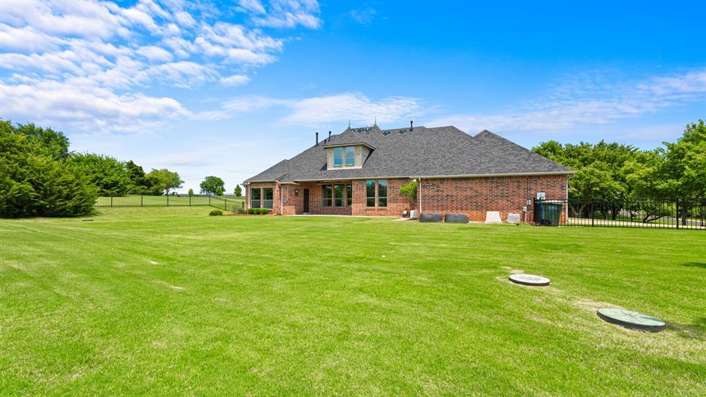 2209 Crestwood Drive Property Photo 36