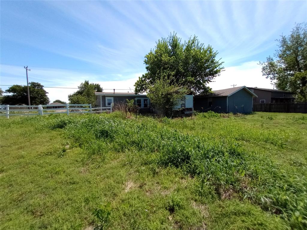 2651 N Harrah Road Property Photo 11