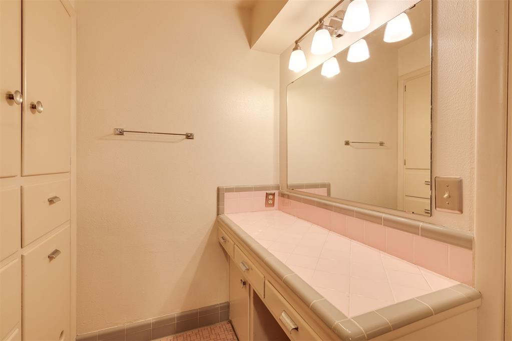 1101 Woodlawn Place Property Photo 28