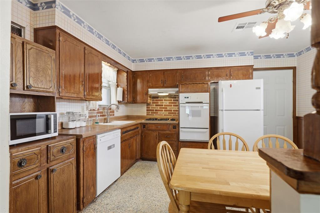 4312 N Sterling Avenue Property Photo 9